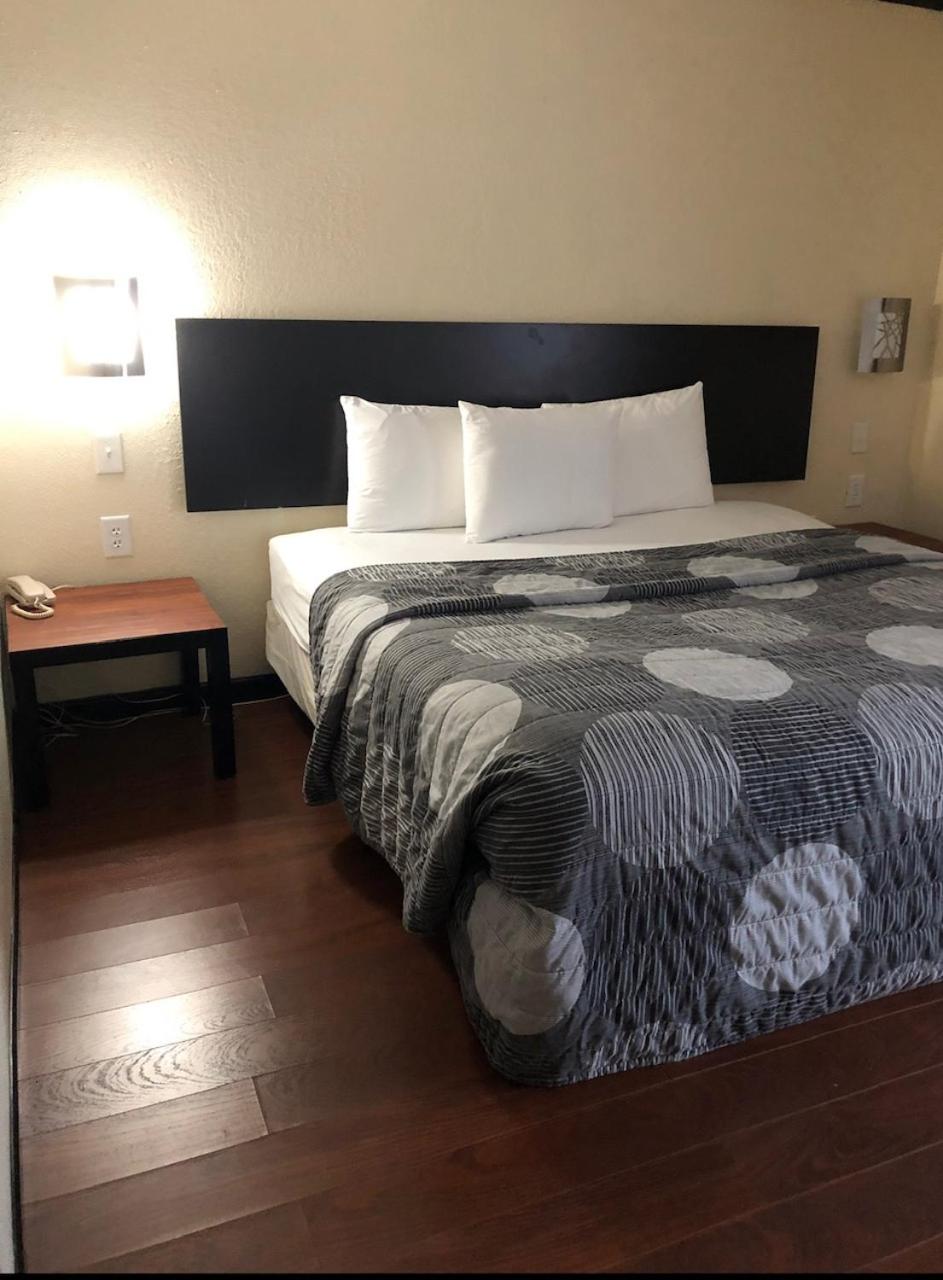 Deluxe King Suite